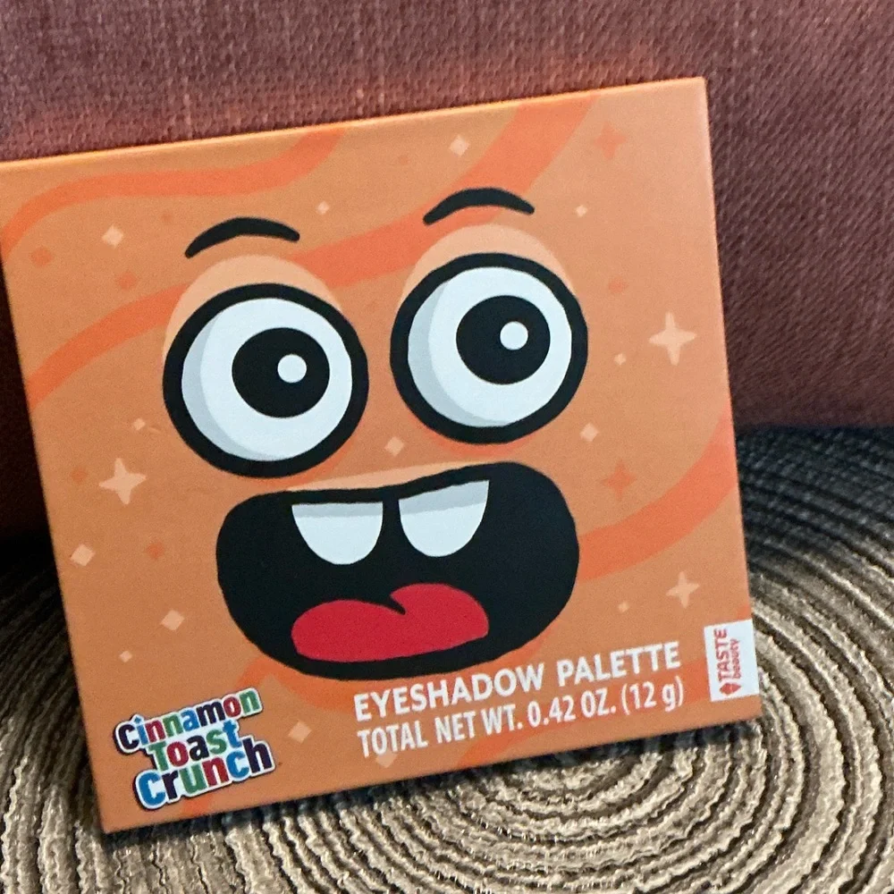 CINNAMON TOAST CRUNCH Eyeshadow Palette - Warm Brown NEW